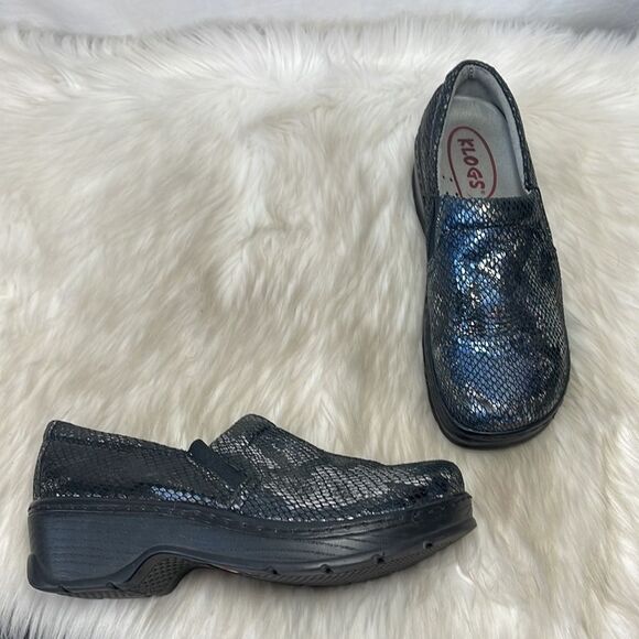 Klogs Black/Blue Irridescent Snakeskin Clogs Sz 8 - Picture 1 of 6